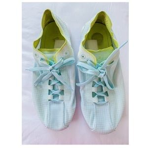 Women’s Nike Tennis Shoes